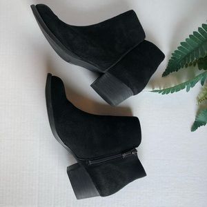 Jessica Simpson zip up booties
